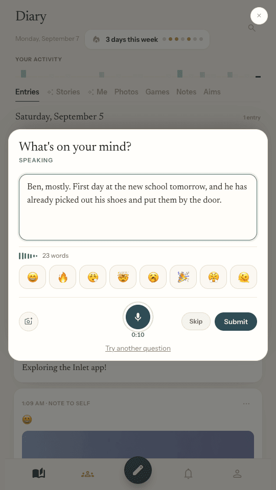 The question card while dictating: words arriving in the field, the wave under the mic